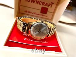 A Vintage new old stock TOWNCRAFT 17 JEWELS SWISS MADE WATCH WATERPROOF