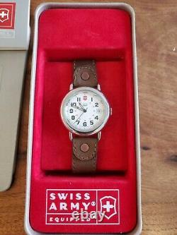 Brand NEW NOS VTG Men's Victorinox Swiss Army Cavalry Watch 24234