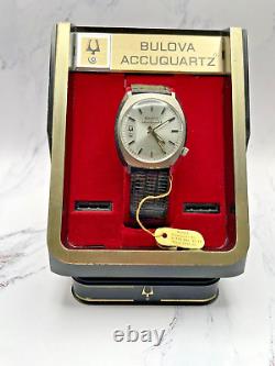 Bulova Accutron Accuquartz N2 1972 Watch. Rare NOS! With Display Case