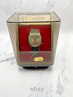 Bulova Accutron Accuquartz N2 1972 Watch. Rare NOS! With Display Case