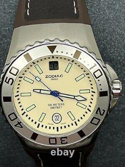 Men's Zodiac Watch. Model Z02402. 88200. Stainless Steel. Old new stock