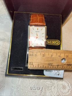 NOS Seiko Unisex Wristwatch V701 Calf Leather Band Japan Movement New Battery