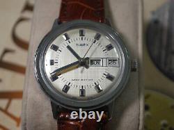 Nice Vintage 1976 NOS TIMEX Manual Wind Men's Watch withDate /Day