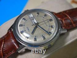 Nice Vintage 1976 NOS TIMEX Manual Wind Men's Watch withDate /Day