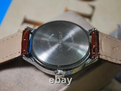 Nice Vintage 1976 NOS TIMEX Manual Wind Men's Watch withDate /Day