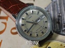 Nice Vintage 1976 NOS TIMEX Manual Wind Men's Watch withDate /Day