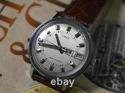 Nice Vintage 1976 NOS TIMEX Manual Wind Men's Watch withDate /Day