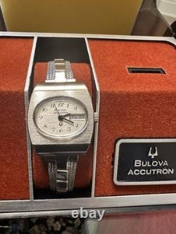 Rare New Old Stock 70s Ladies BULOVA N5 Accutron Tuning Fork Day/Date Watch m