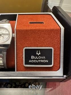 Rare New Old Stock 70s Ladies BULOVA N5 Accutron Tuning Fork Day/Date Watch m