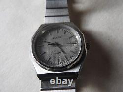 Rare Vintage Buler Early Quartz Gents Watch New Old Stock