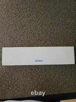 Seiko Quartz QZ New Old Stock Vintage Watch Mint Condition