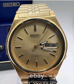 Vintage New Old Stock Seiko Automatic 17 Jewels Day Date Gold Tone Elegant Sport