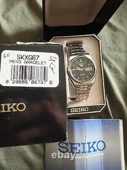 Vintage Seiko 5 7S26-8769 Silver Bracelet Men's Day Date Automatic 21 Jewel NOS