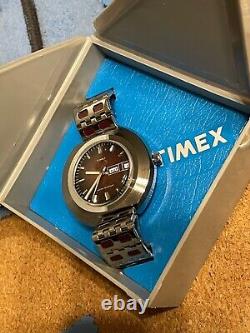 Vintage Timex Mechanical UFO style case. New Old Stock Condition