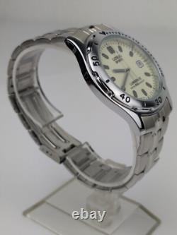 Vtg NEW OLD STOCK Lorus Silver Tone Quartz Date Watch Glow 37mm Men's V732-0G20