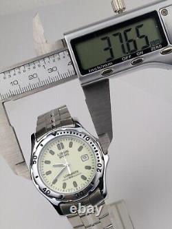 Vtg NEW OLD STOCK Lorus Silver Tone Quartz Date Watch Glow 37mm Men's V732-0G20